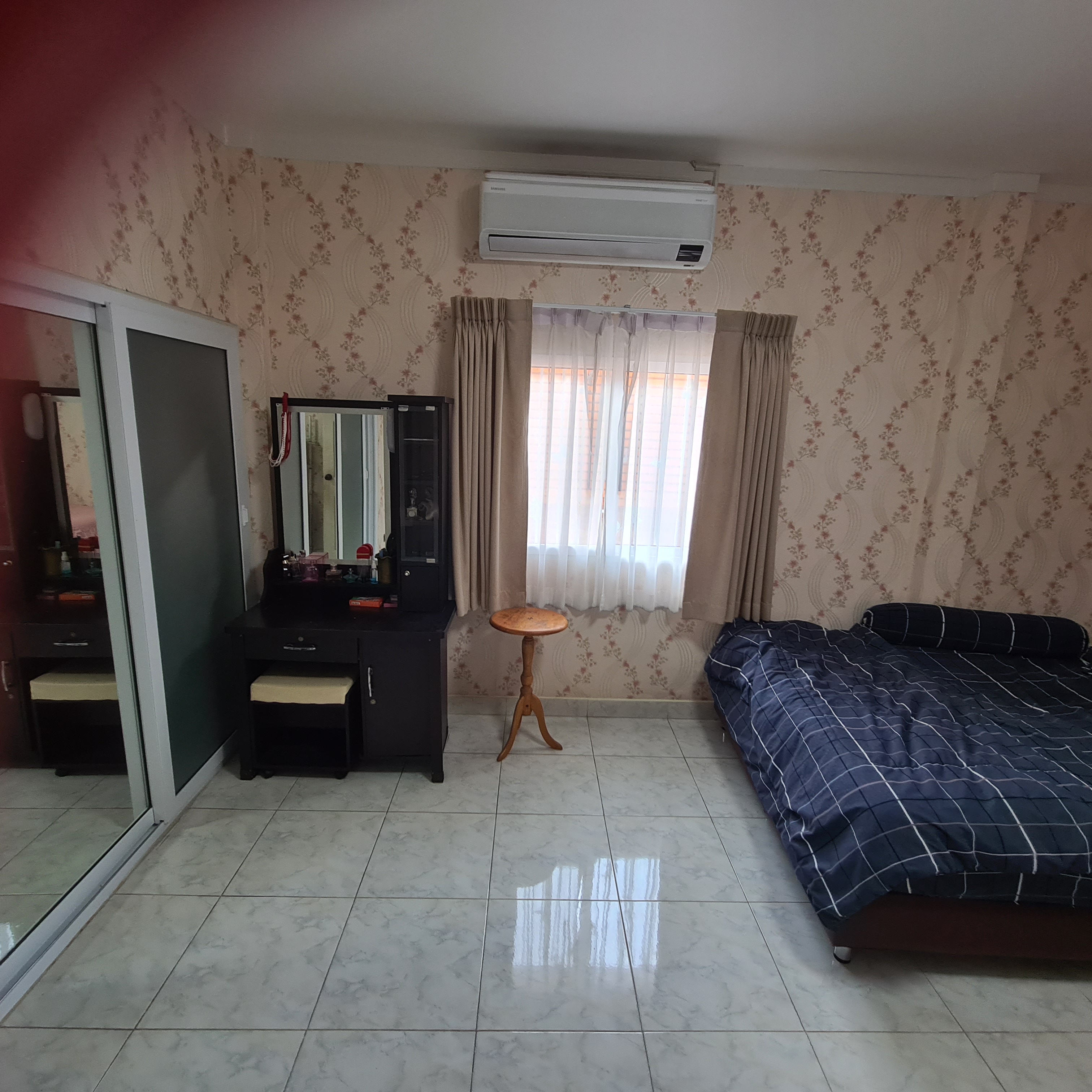 พื้นที่จัดเก็บและตู้เสื้อผ้าในห้องนอนหลัก