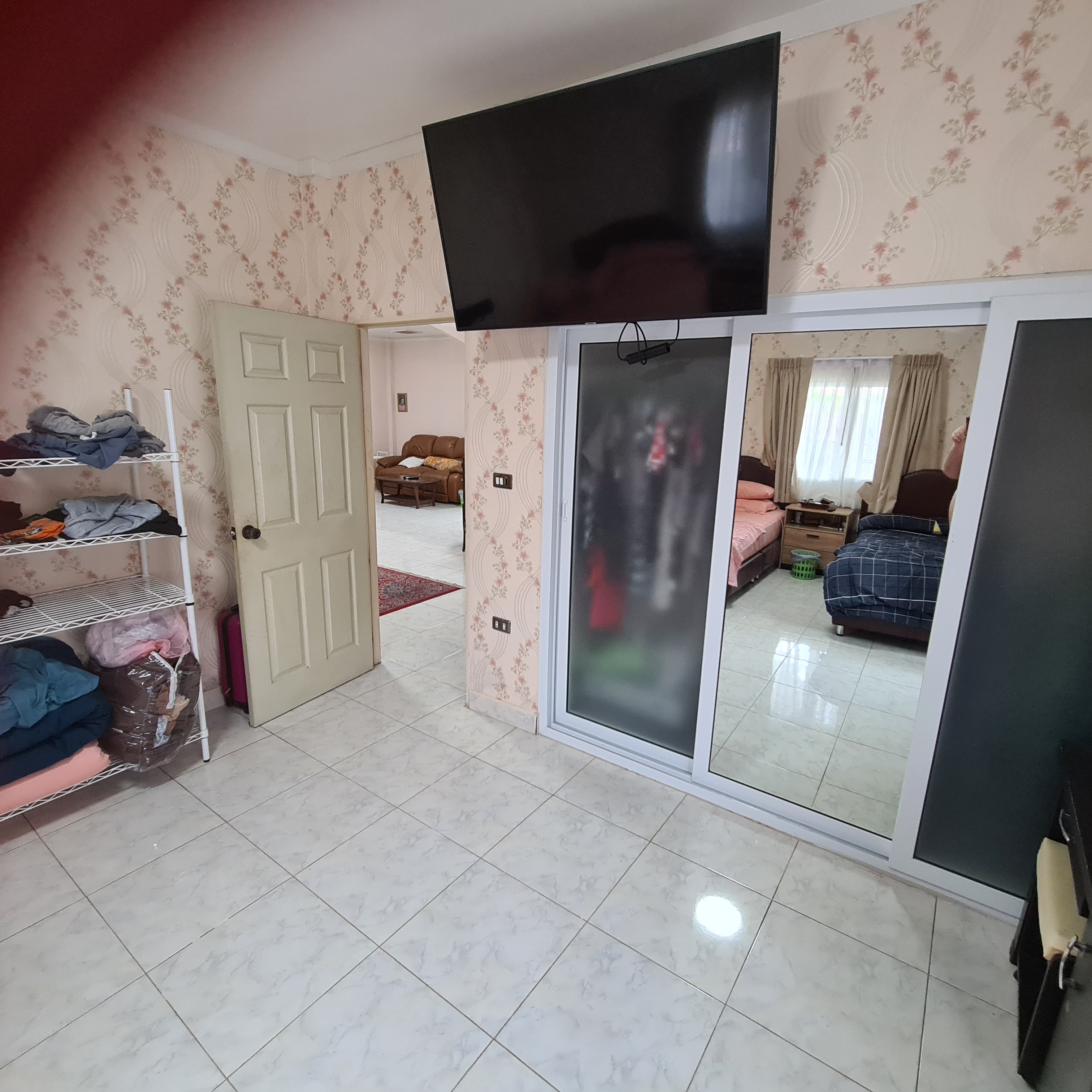 ห้องนอนหลักพร้อมระบบแสงสว่าง